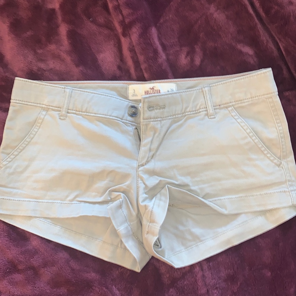 Khaki Hollister Shorts - Size 3/26 waist